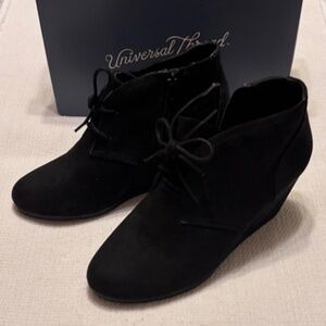 Universal Thread Bessie Wedge Bootie Sz 8 Faux Suede